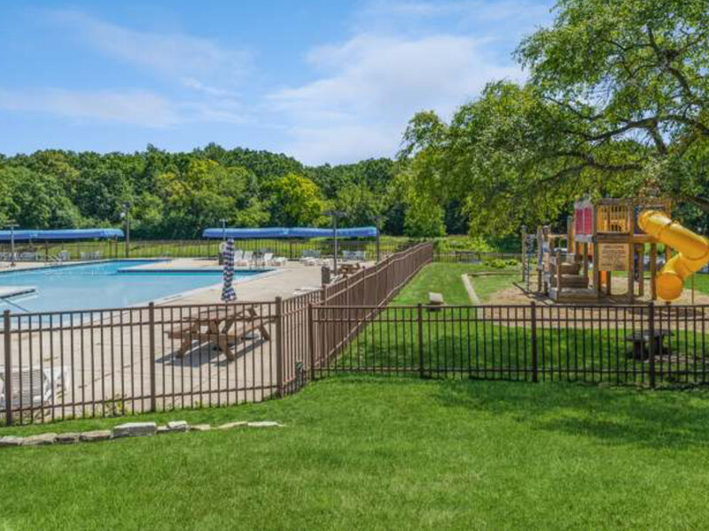 17 Saint Thomas Colony Fox Lake IL 60020