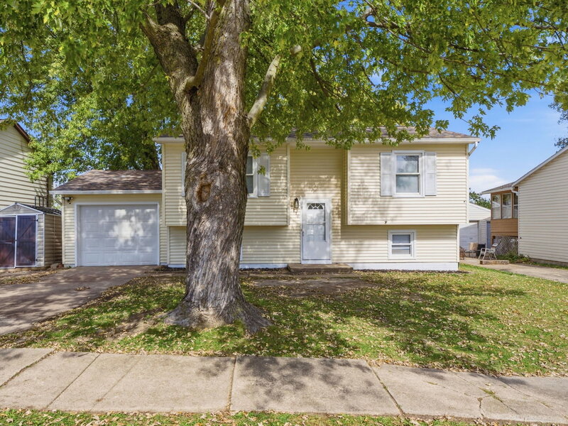 2110 W 58th Street Davenport IA 52806