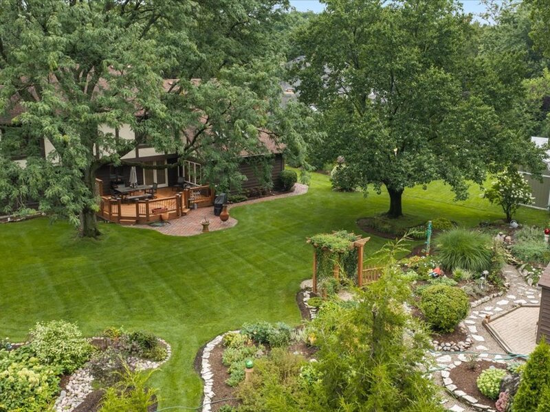 808 Lyndhurst Court Naperville IL 60563