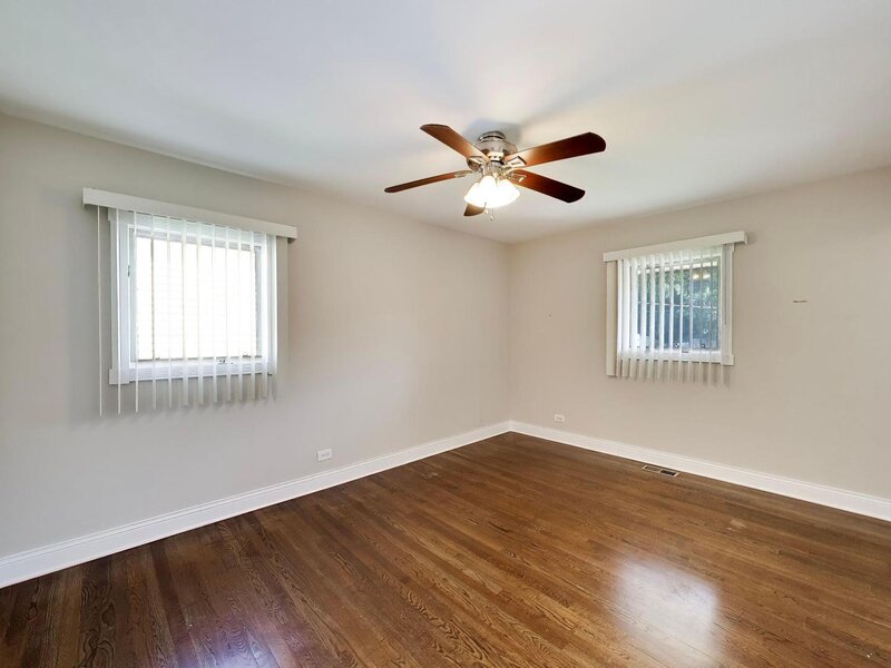 655 Thornwood Drive Buffalo Grove IL 60089