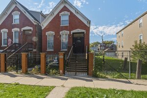 Photo of 920 N Mozart Street Chicago IL 60622