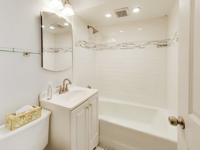 2183 Laura Lane Des Plaines IL 60018