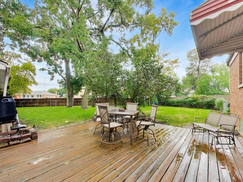 2183 Laura Lane Des Plaines IL 60018