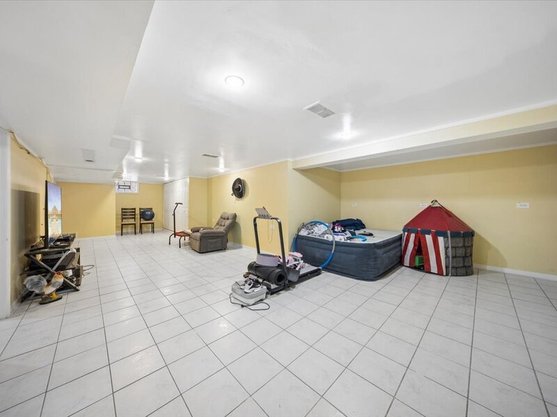 1372 S 6th Avenue Des Plaines IL 60018