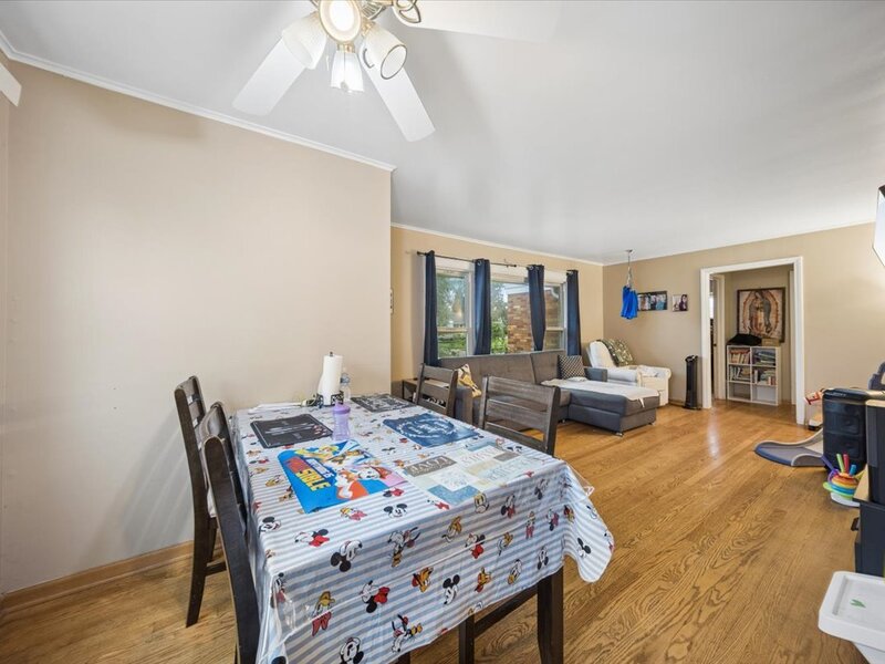 1372 S 6th Avenue Des Plaines IL 60018