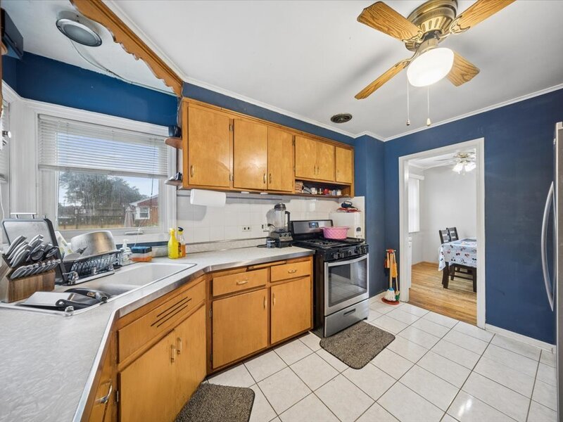 1372 S 6th Avenue Des Plaines IL 60018