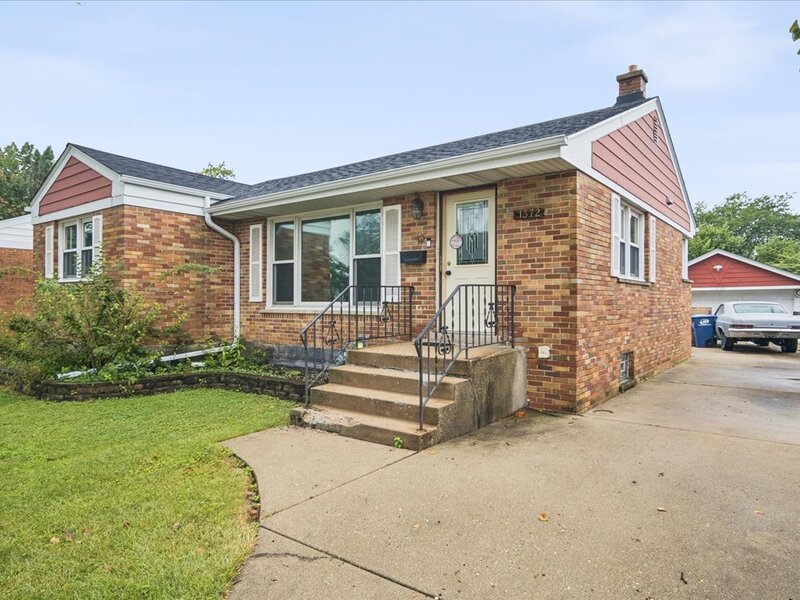 1372 S 6th Avenue Des Plaines IL 60018