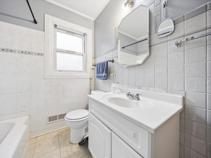 1372 S 6th Avenue Des Plaines IL 60018