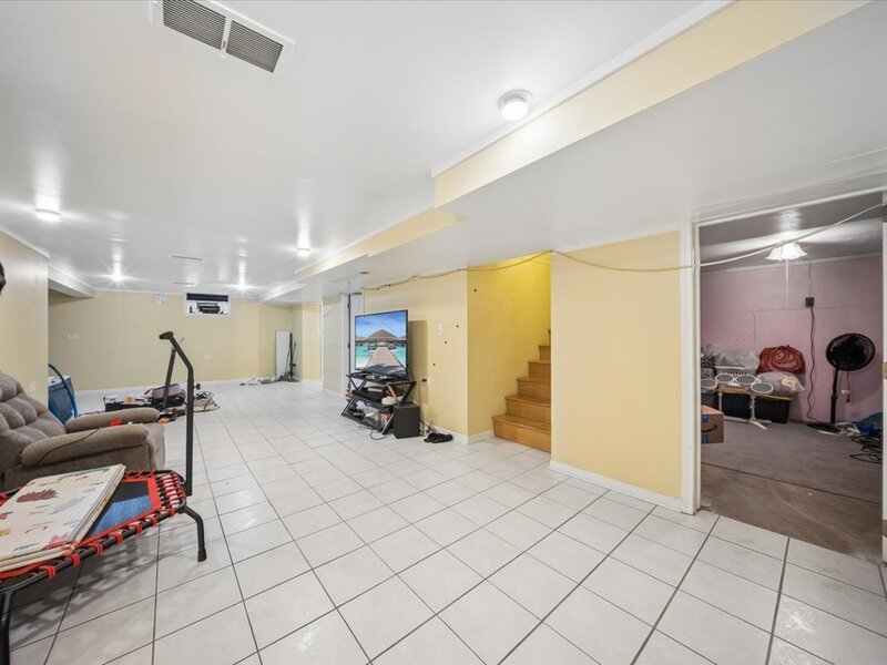 1372 S 6th Avenue Des Plaines IL 60018