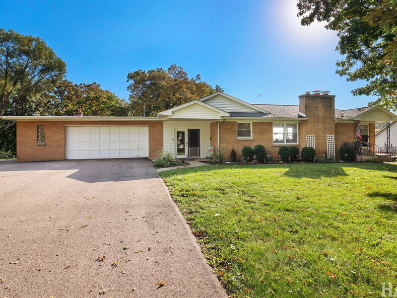 5208 N Leeside Street Mchenry IL 60050