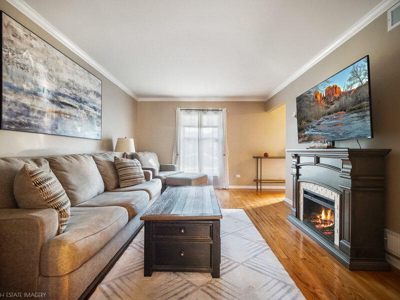 427 Glenys Drive Lemont IL 60439
