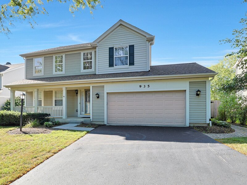 935 Concord Circle Mundelein IL 60060