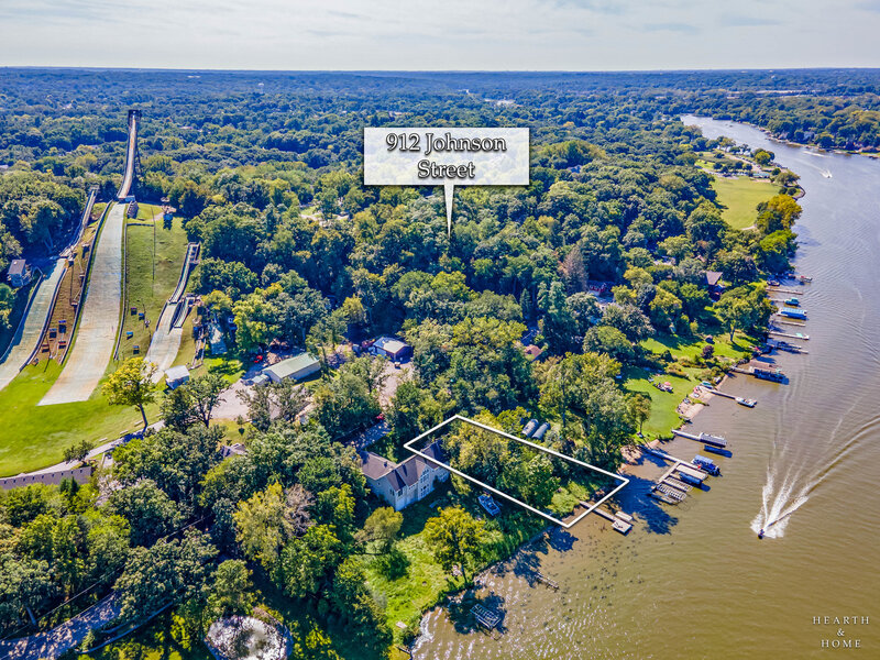 912 Johnson Street Fox River Grove IL 60021