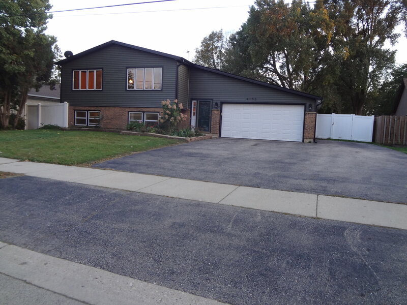 4193 Blackstone Avenue Gurnee IL 60031