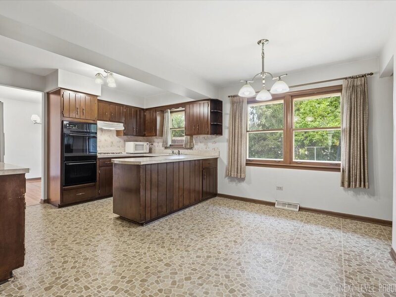 7008 Blackburn Avenue Downers Grove IL 60516