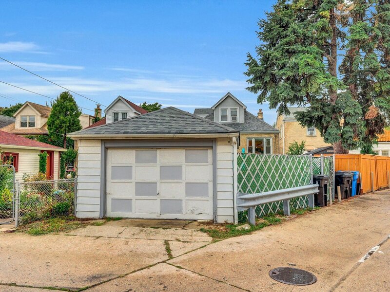 6219 W Holbrook Street Chicago IL 60646