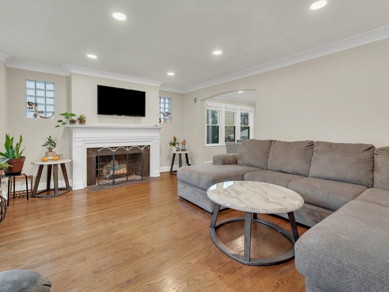 6219 W Holbrook Street Chicago IL 60646