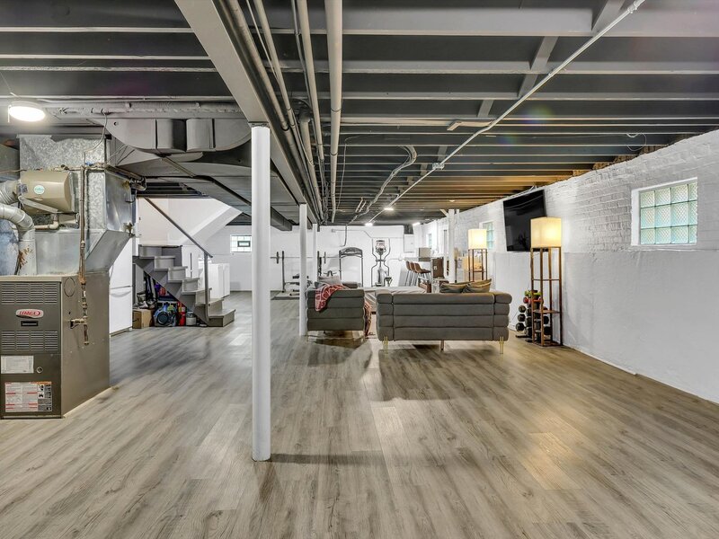 6219 W Holbrook Street Chicago IL 60646