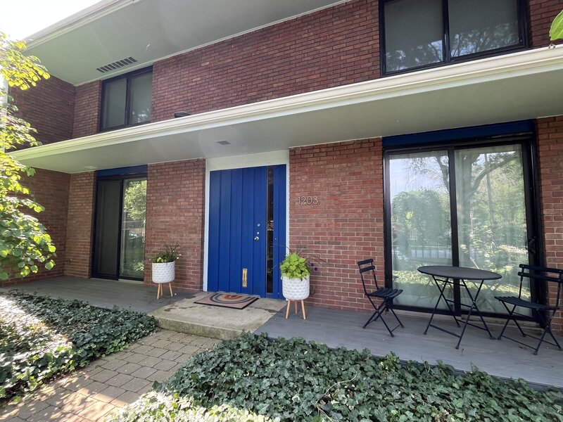 1203 E 50th Street Chicago IL 60615