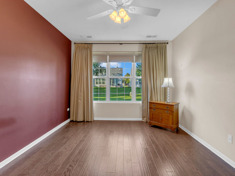 2771 Beacon Point Circle Elgin IL 60124