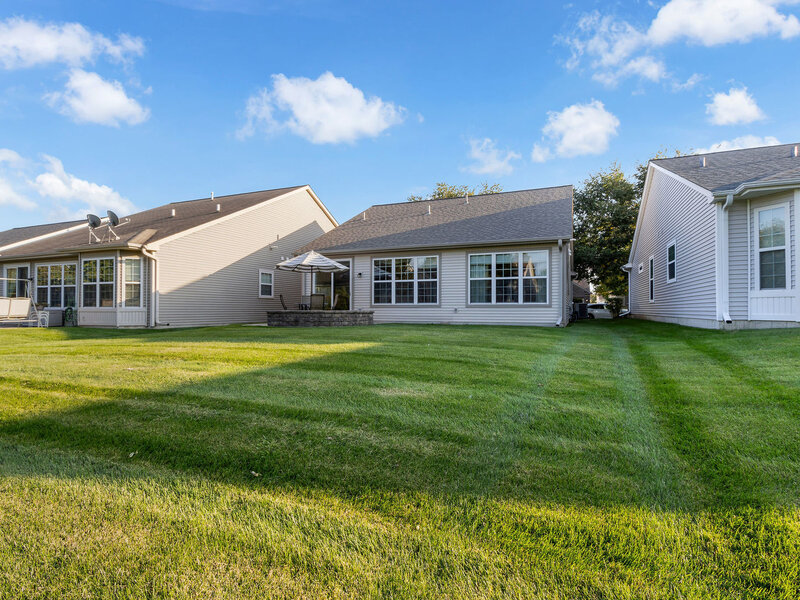 2771 Beacon Point Circle Elgin IL 60124