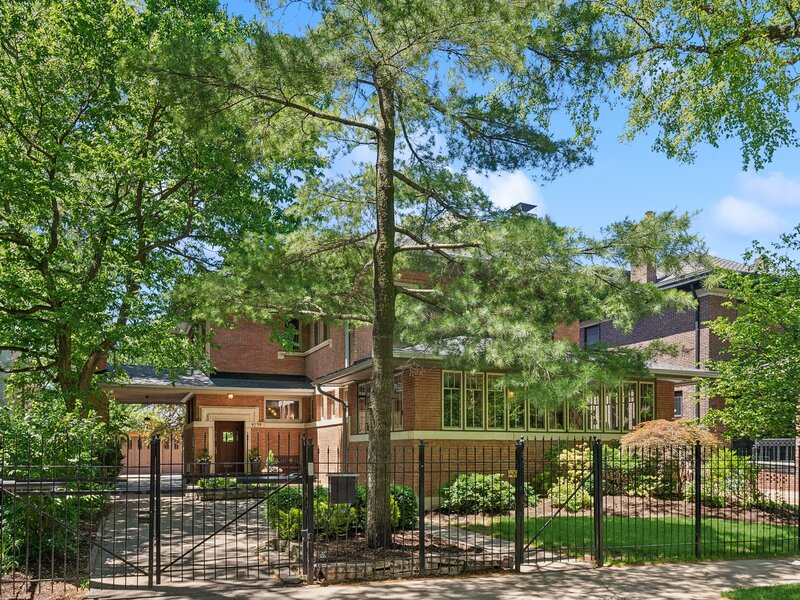 4234 N Hazel Street Chicago IL 60613