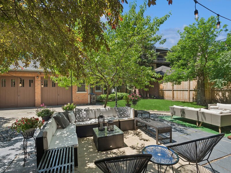 4234 N Hazel Street Chicago IL 60613