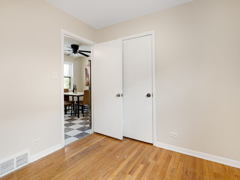 7935 S East End Avenue Chicago IL 60617