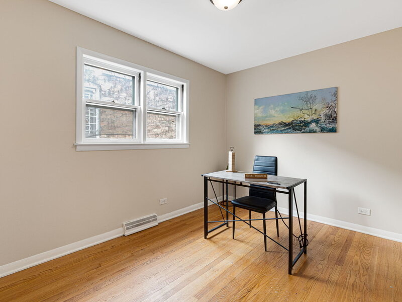 7935 S East End Avenue Chicago IL 60617