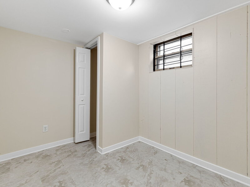 7935 S East End Avenue Chicago IL 60617