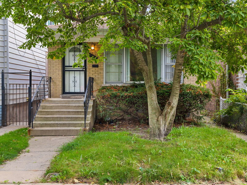7935 S East End Avenue Chicago IL 60617