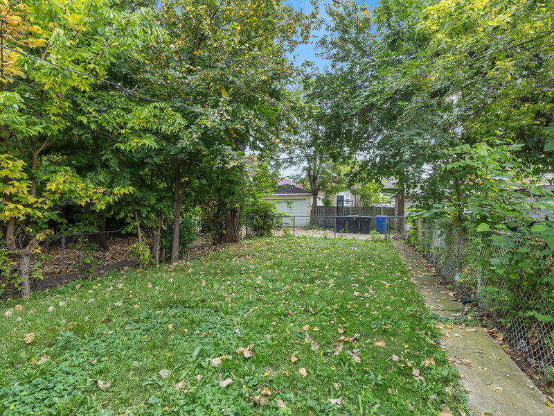 7935 S East End Avenue Chicago IL 60617