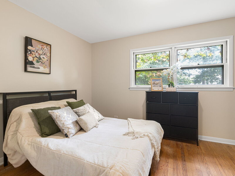 7935 S East End Avenue Chicago IL 60617