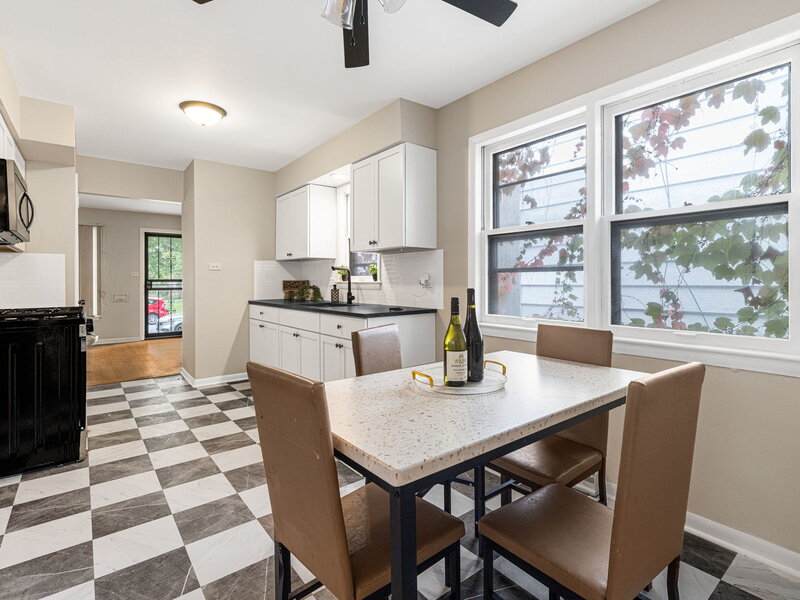 7935 S East End Avenue Chicago IL 60617