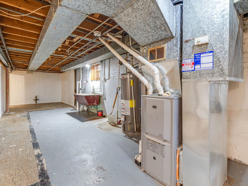 7935 S East End Avenue Chicago IL 60617