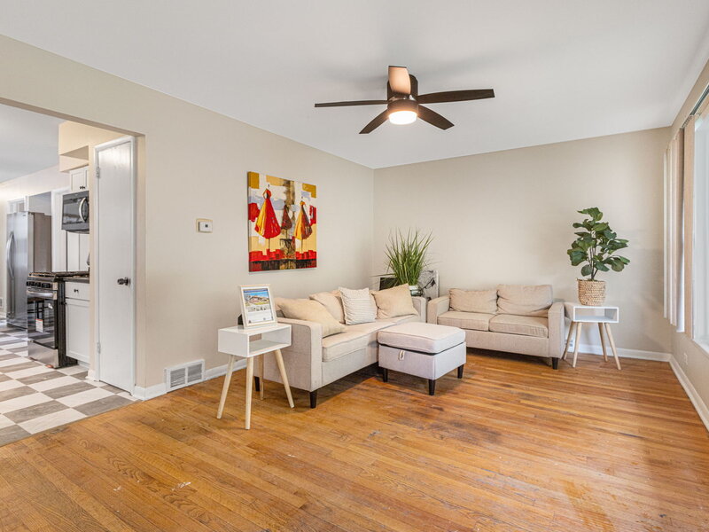 7935 S East End Avenue Chicago IL 60617
