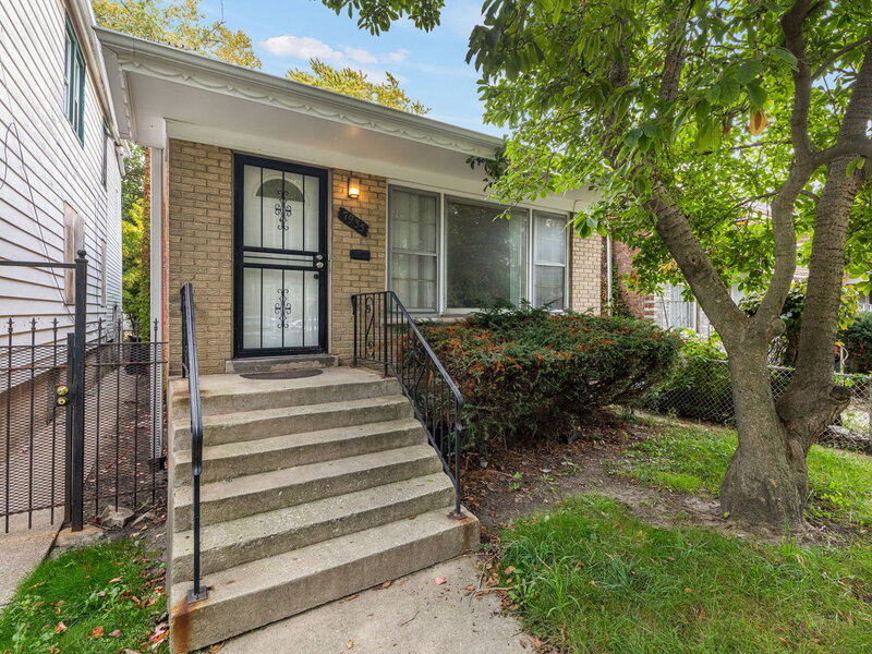 7935 S East End Avenue Chicago IL 60617