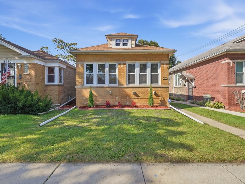 8718 S Euclid Avenue Chicago IL 60617