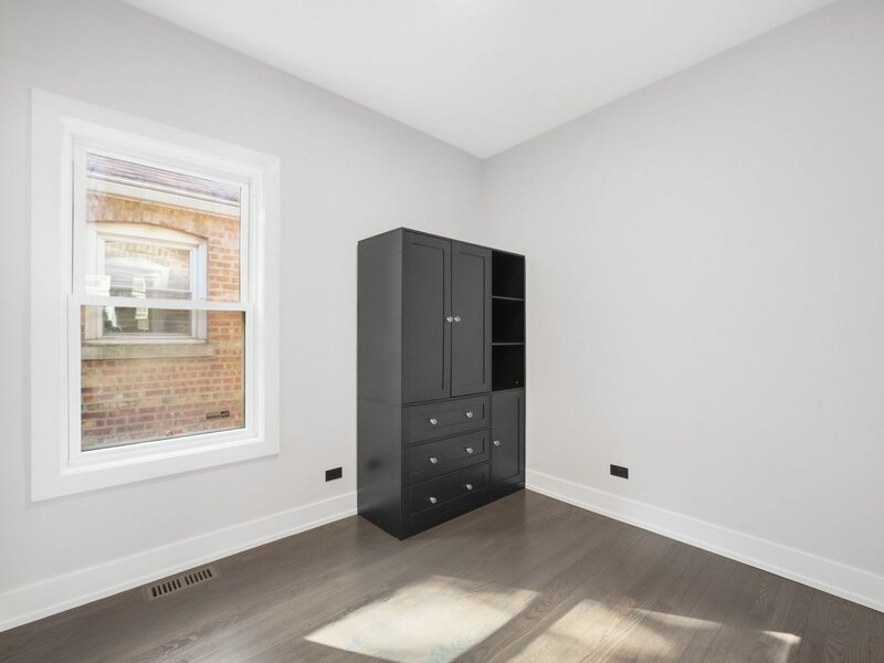 8718 S Euclid Avenue Chicago IL 60617