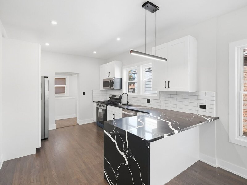 8718 S Euclid Avenue Chicago IL 60617