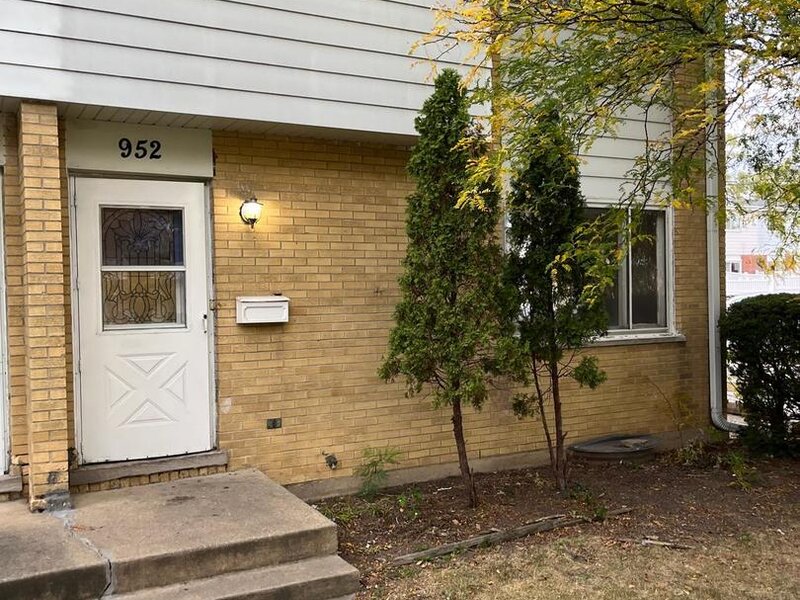952 N Virginia Lane Elmhurst IL 60126