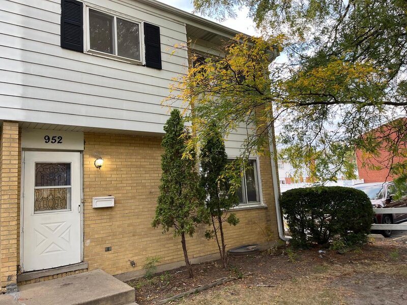 952 N Virginia Lane Elmhurst IL 60126