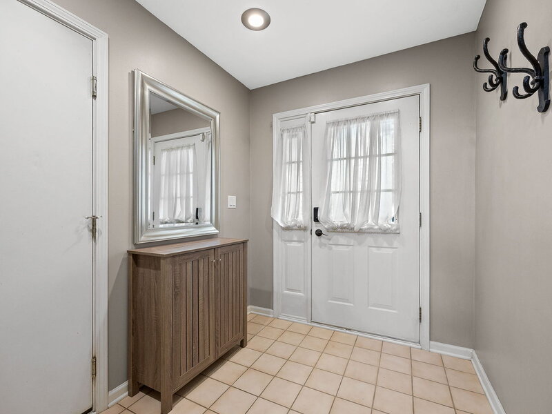 347 Gladstone Lane Elgin IL 60120