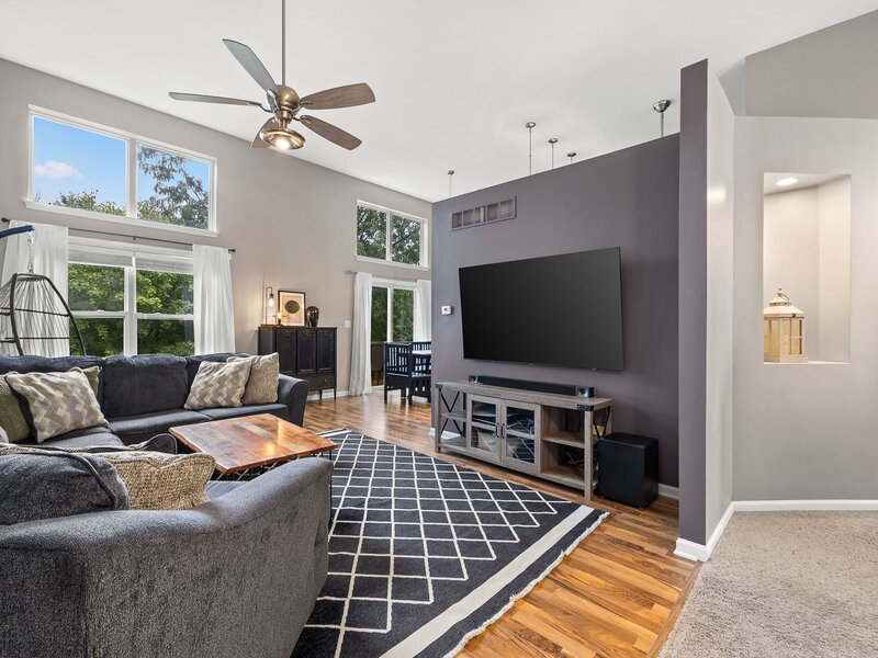 347 Gladstone Lane Elgin IL 60120