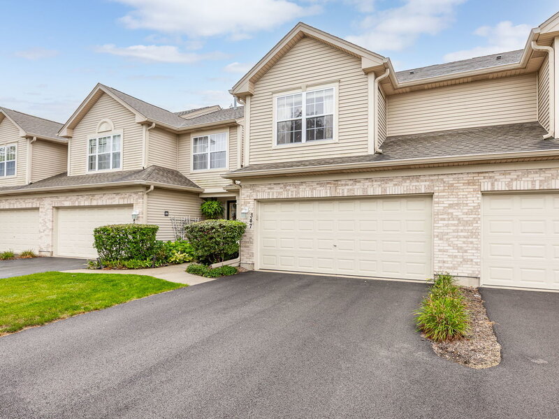 347 Gladstone Lane Elgin IL 60120