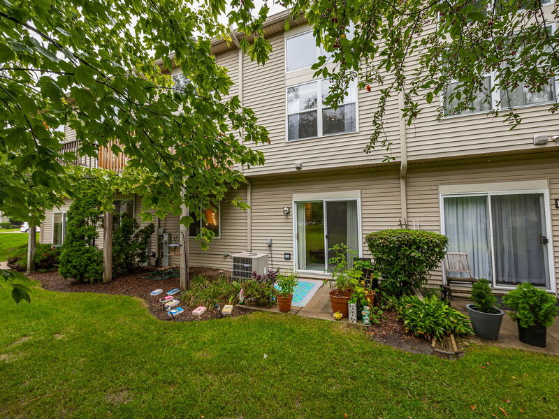 347 Gladstone Lane Elgin IL 60120