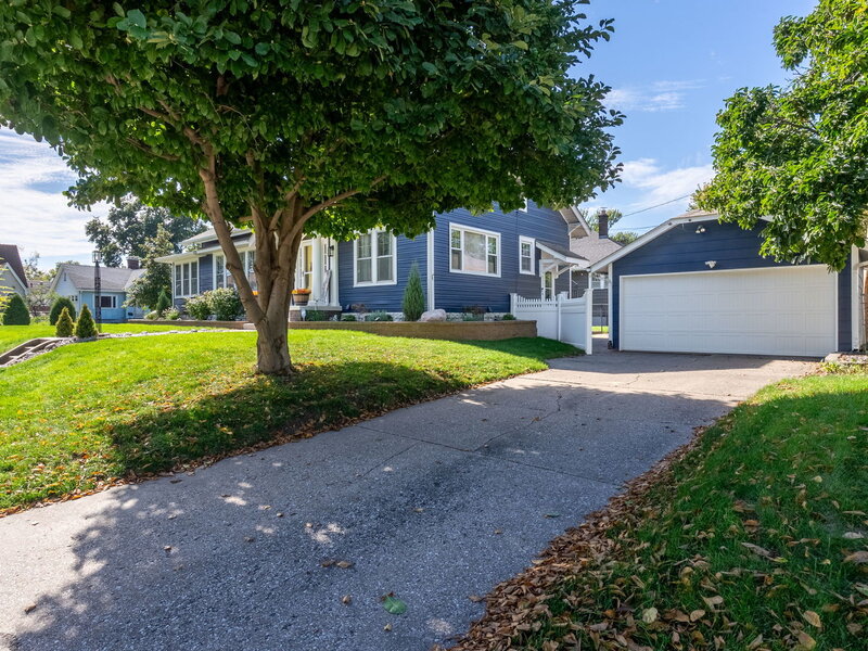 2604 Davenport Avenue Davenport IA 52803