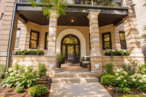 Photo of 842 W Belle Plaine Avenue Chicago IL 60613