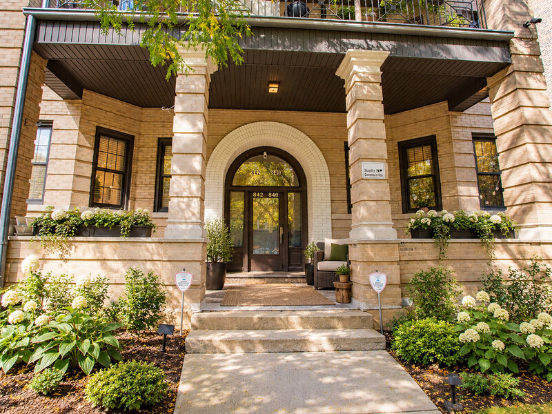 842 W Belle Plaine Avenue Chicago IL 60613