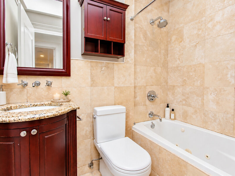 842 W Belle Plaine Avenue Chicago IL 60613